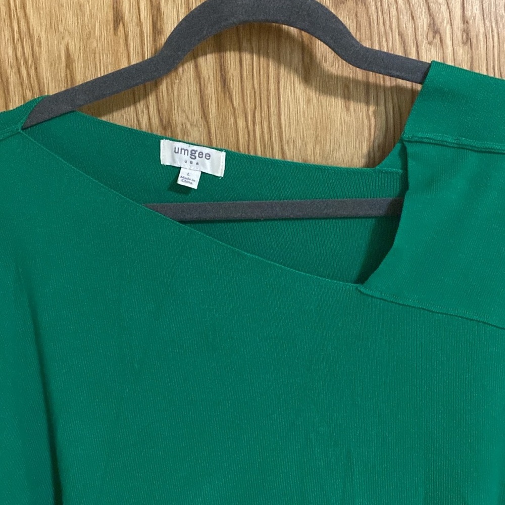 Umgee Kelly green Umgee off the shoulder sweater Rayon/Viscose Blend Soft Large - Picture 2 of 6